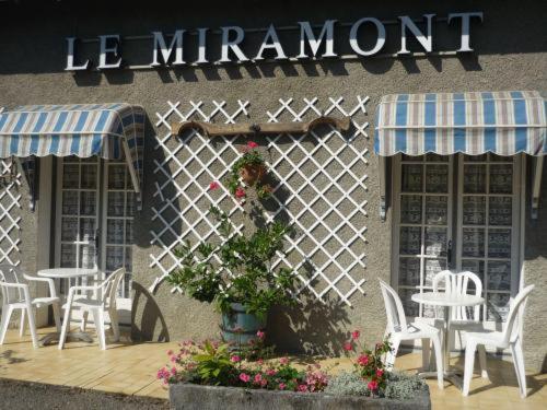Le Miramont Bed & Breakfast Orincles Екстериор снимка